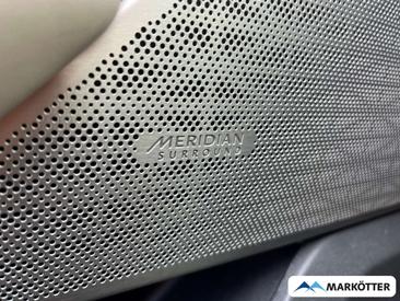 Land Rover Range Rover Velar D300 — photo 18