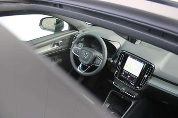 Volvo EX40 Single Motor Extended Range — photo 12
