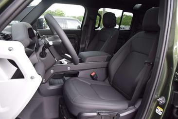 Land Rover Defender 130 D300 MHEV — photo 5