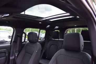 Land Rover Defender 130 D300 MHEV — photo 22