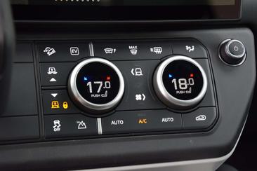 Land Rover Defender 130 D300 MHEV — photo 28
