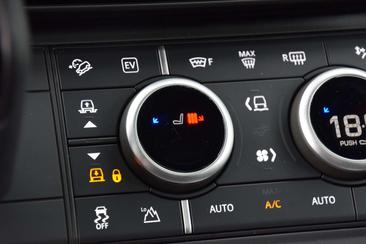 Land Rover Defender 130 D300 MHEV — photo 29