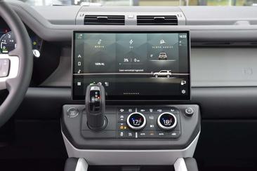 Land Rover Defender 130 D300 MHEV — photo 32