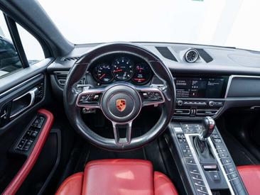 Porsche Macan — photo 7