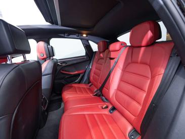 Porsche Macan — photo 9