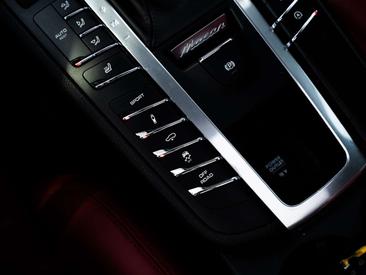 Porsche Macan — photo 14