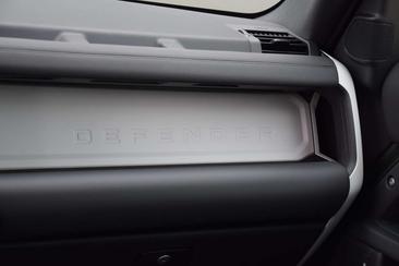 Land Rover Defender 130 D300 MHEV — photo 39