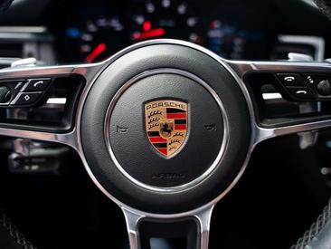Porsche Macan — photo 15
