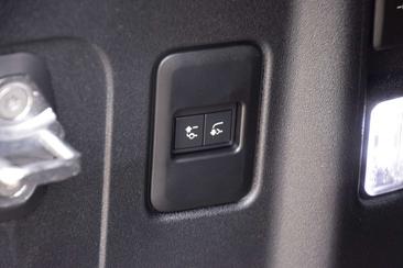 Land Rover Defender 130 D300 MHEV — photo 40
