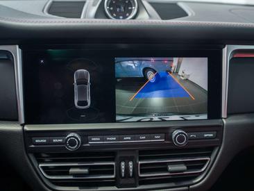 Porsche Macan — photo 16