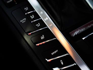 Porsche Macan — photo 17