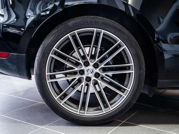 Porsche Macan — photo 20