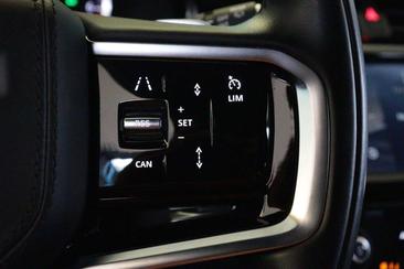 Land Rover Discovery Sport P300e — photo 8