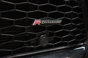Land Rover Discovery Sport P300e — photo 11