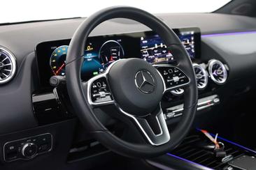 Mercedes EQA 250 — photo 14