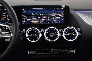 Mercedes EQA 250 — photo 17