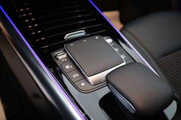 Mercedes EQA 250 — photo 18