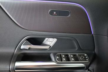 Mercedes EQA 250 — photo 20