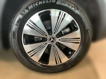 Mercedes EQA 250 — photo 8