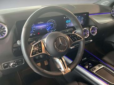 Mercedes EQA 250 — photo 10