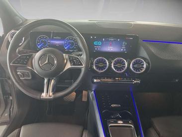 Mercedes EQA 250 — photo 11