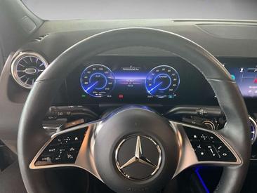 Mercedes EQA 250 — photo 12
