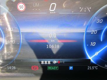 Mercedes EQA 300 4MATIC — photo 9