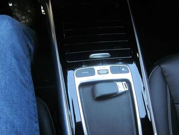 Mercedes EQA 300 4MATIC — photo 11