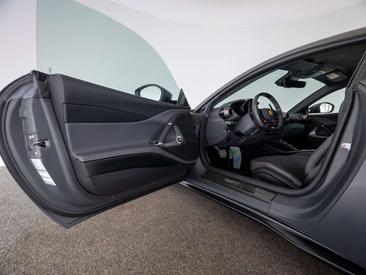 Ferrari 812 Superfast — photo 13