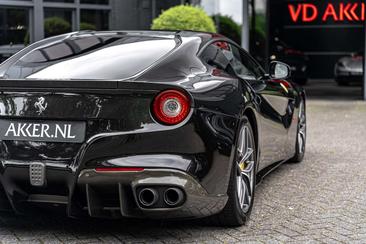 Ferrari F12 Berlinetta — photo 16