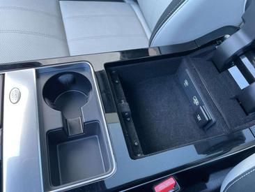 Land Rover Range Rover Velar D300 — photo 29