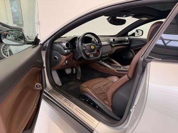 Ferrari GTC4Lusso — photo 2