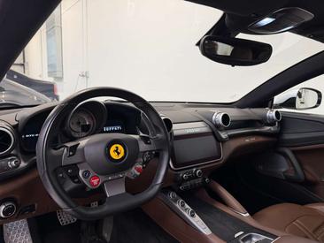 Ferrari GTC4Lusso — photo 7