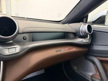 Ferrari GTC4Lusso — photo 8