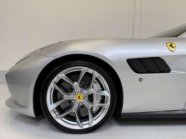 Ferrari GTC4Lusso — photo 10