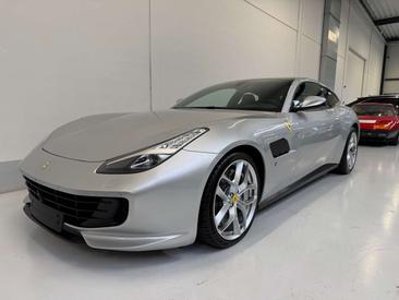 Ferrari GTC4Lusso — photo 11