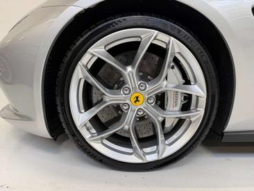 Ferrari GTC4Lusso — photo 13