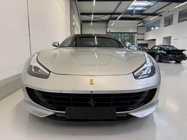 Ferrari GTC4Lusso — photo 15
