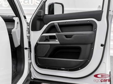 Land Rover Defender 130 Outbound — photo 10