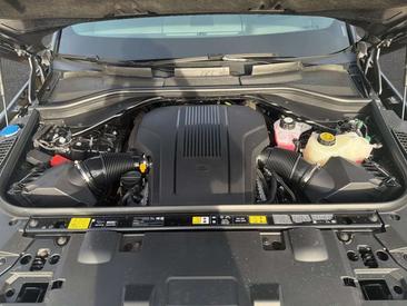 Land Rover Range Rover Sport P550e — photo 11