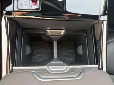 Land Rover Range Rover Sport P550e — photo 36