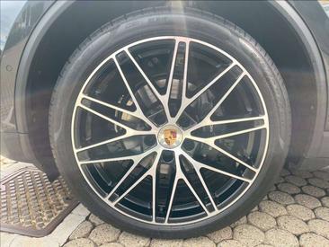 Porsche Macan Electric — photo 6