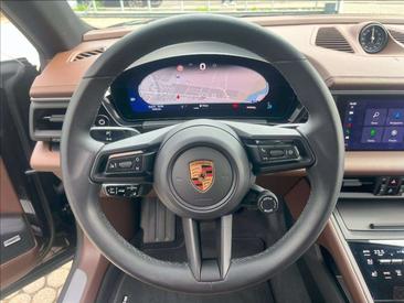 Porsche Macan Electric — photo 9