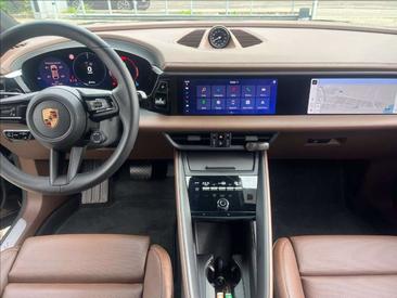 Porsche Macan Electric — photo 11