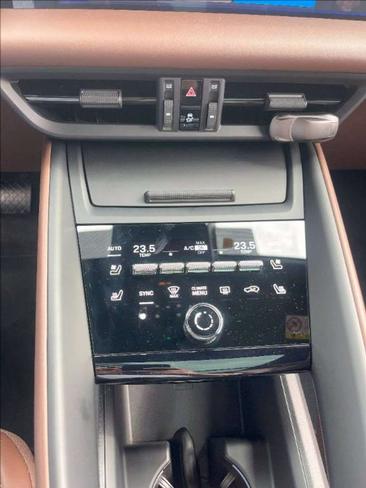 Porsche Macan Electric — photo 14
