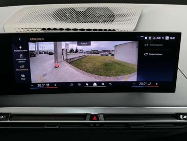 BMW IX XDrive60 — photo 21