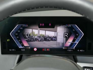 BMW IX XDrive60 — photo 28