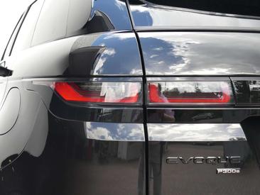 Land Rover Range Rover Evoque P300e — photo 8