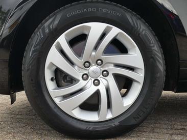 Land Rover Range Rover Evoque P300e — photo 10