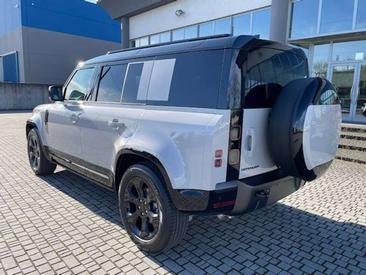 Land Rover Defender 90 D200 MHEV — photo 2
